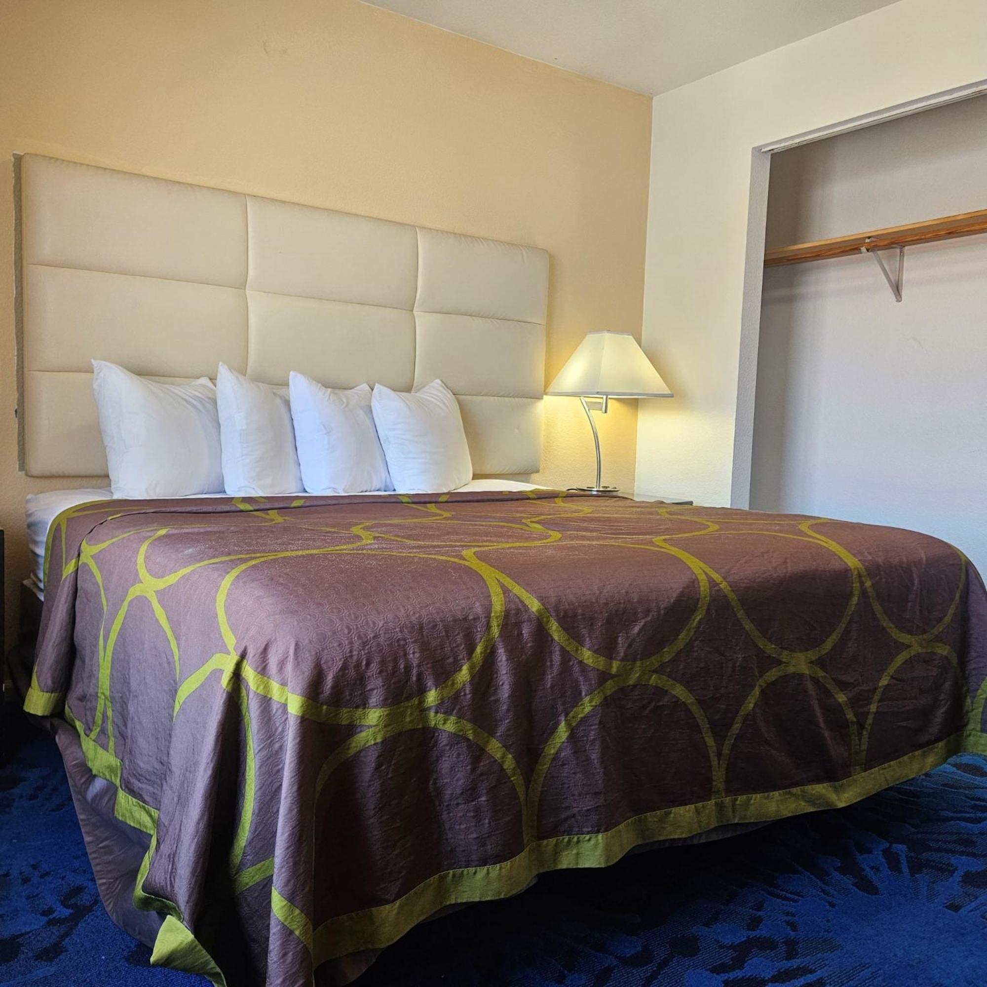 Super 8 By Wyndham Denver Central Exterior photo