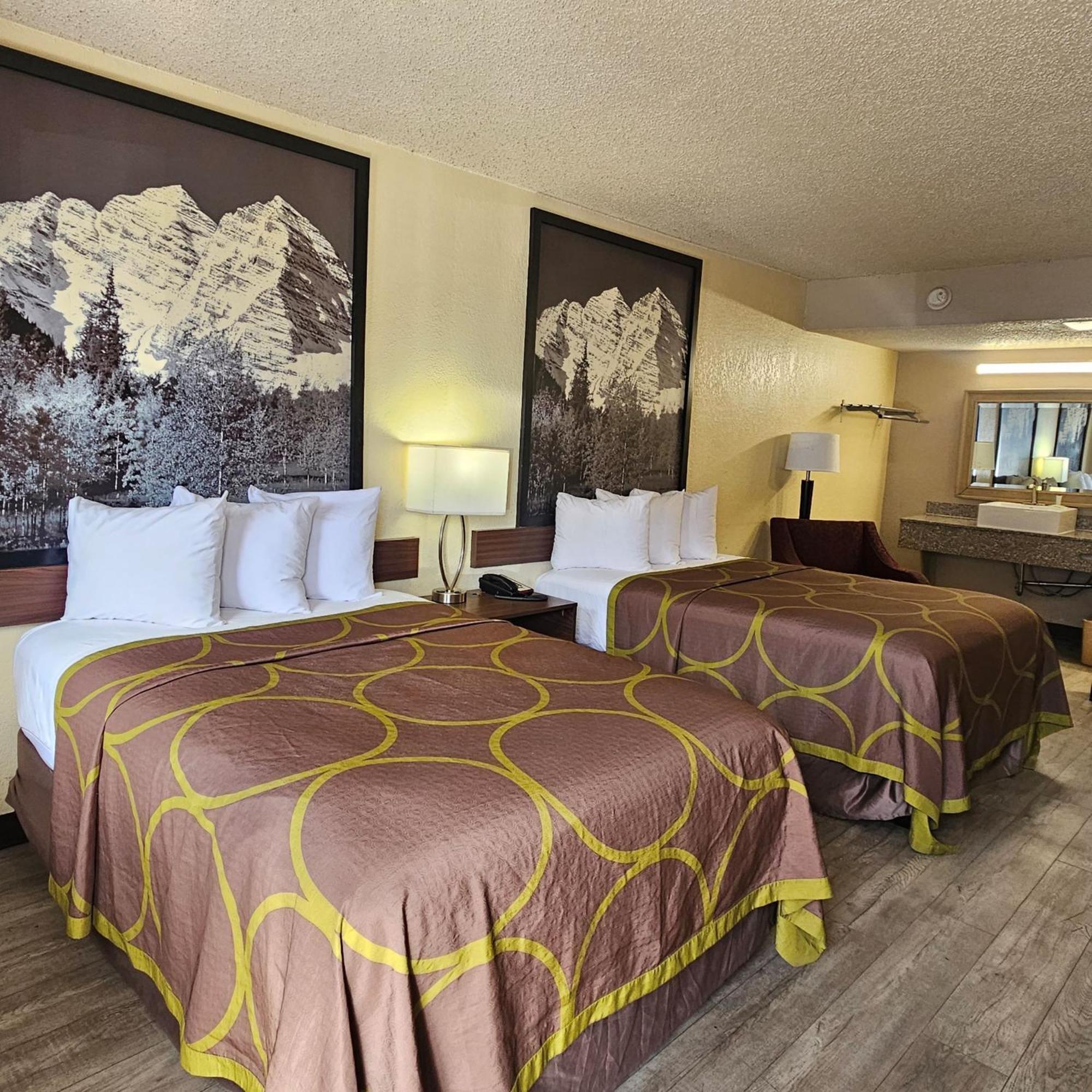 Super 8 By Wyndham Denver Central Exterior photo