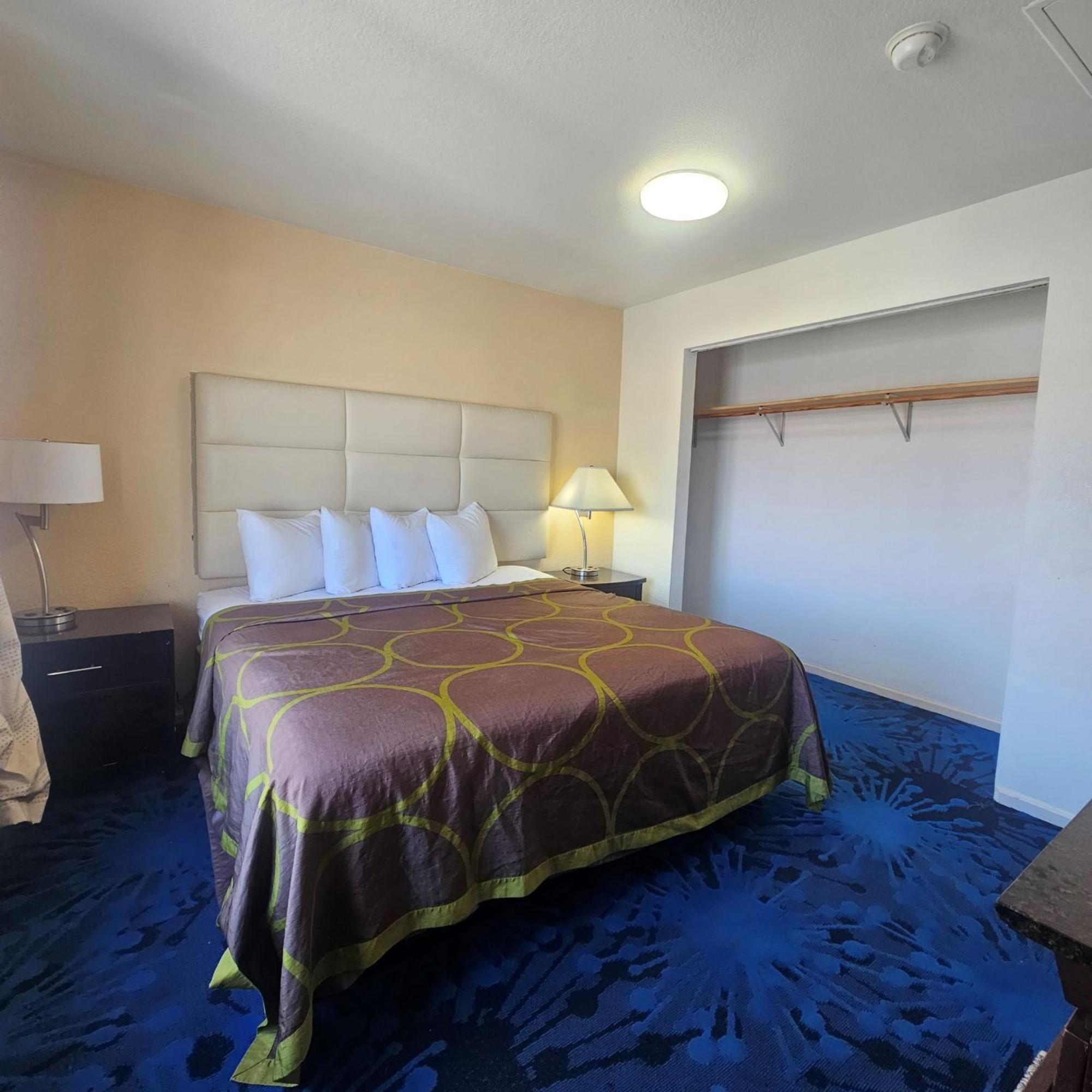 Super 8 By Wyndham Denver Central Exterior photo