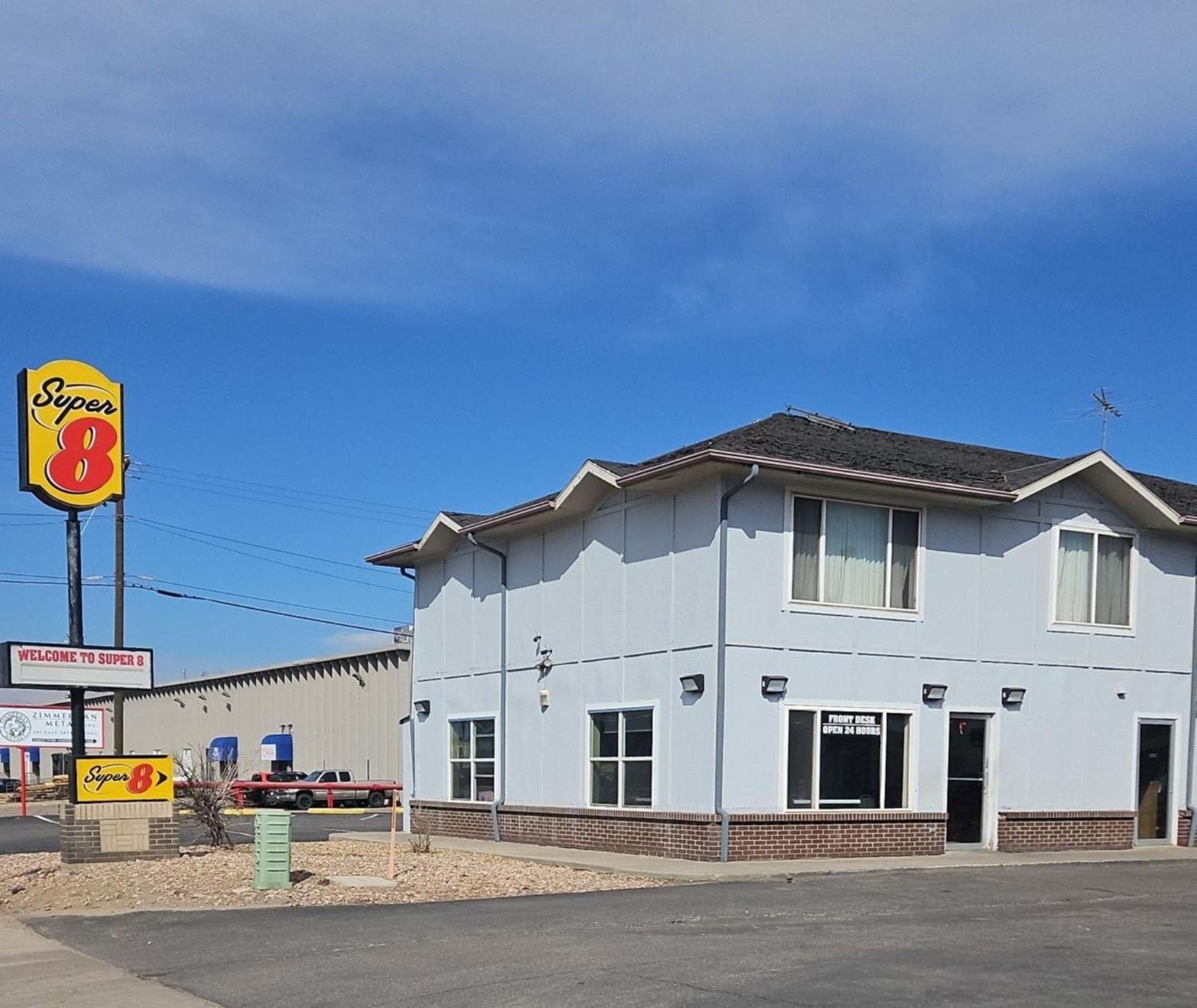 Super 8 By Wyndham Denver Central Exterior photo