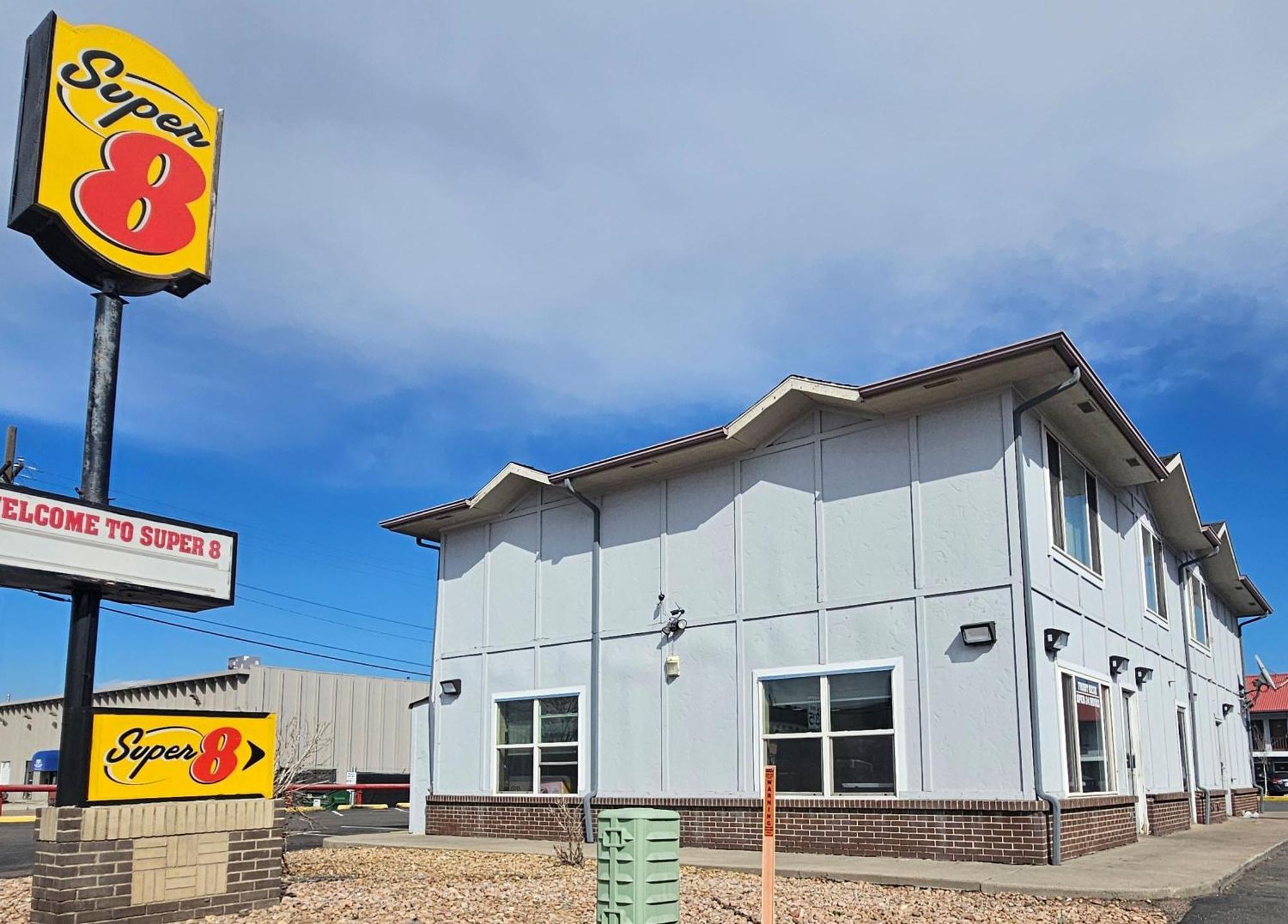 Super 8 By Wyndham Denver Central Exterior photo