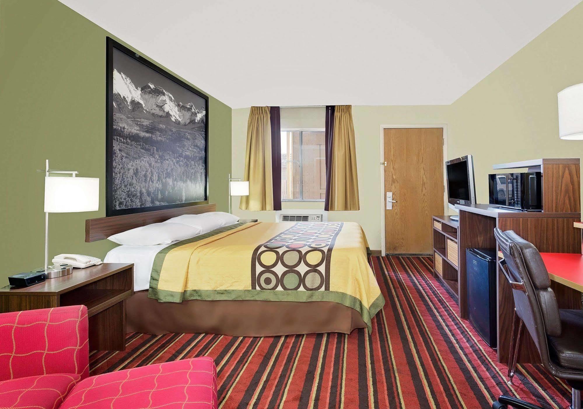Super 8 By Wyndham Denver Central Exterior photo