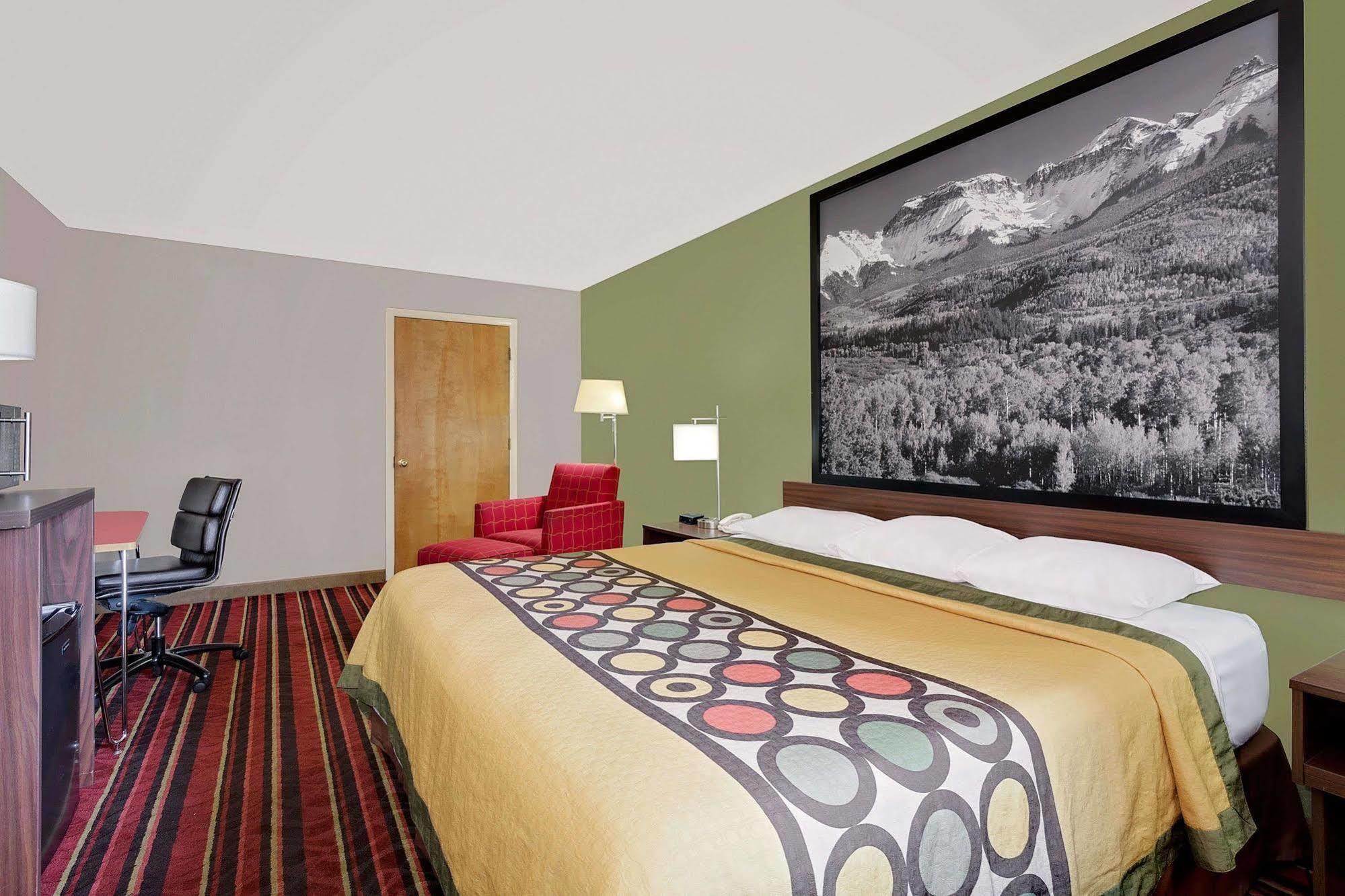 Super 8 By Wyndham Denver Central Exterior photo