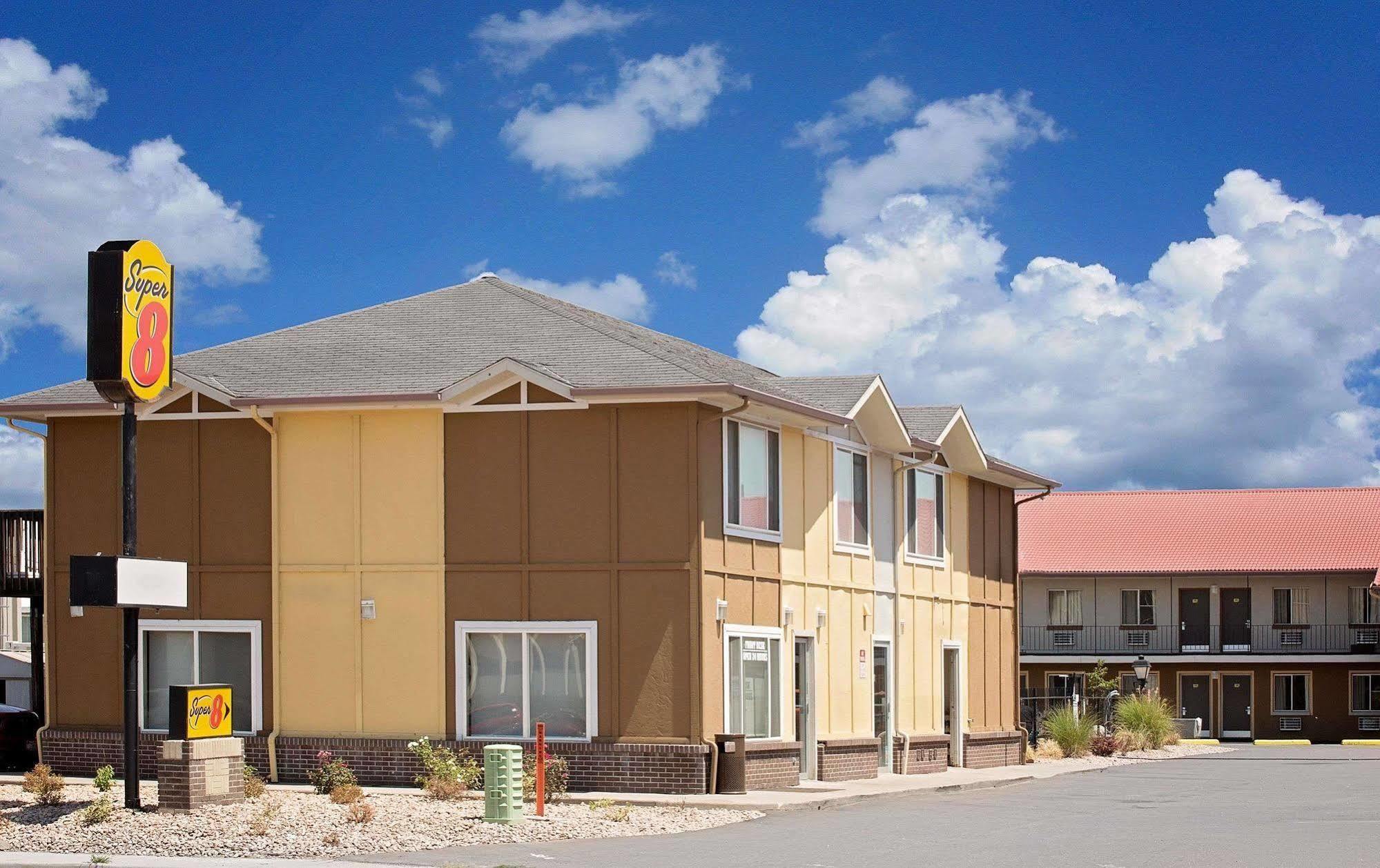 Super 8 By Wyndham Denver Central Exterior photo