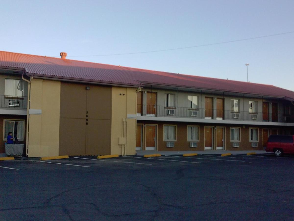 Super 8 By Wyndham Denver Central Exterior photo