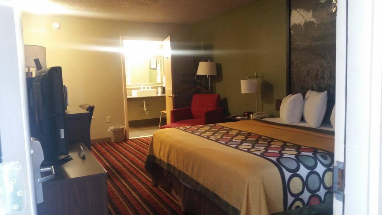Super 8 By Wyndham Denver Central Exterior photo